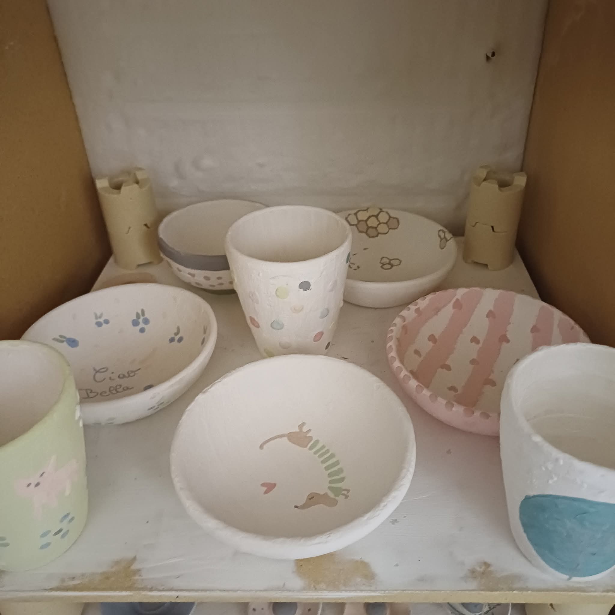 Atelier émaillage sur céramique