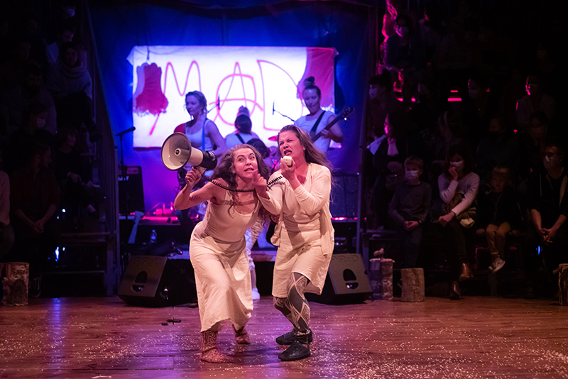 "Mad in Finland" au Cirque d'Amiens.